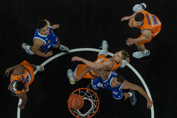 参与网球运 参与网球运